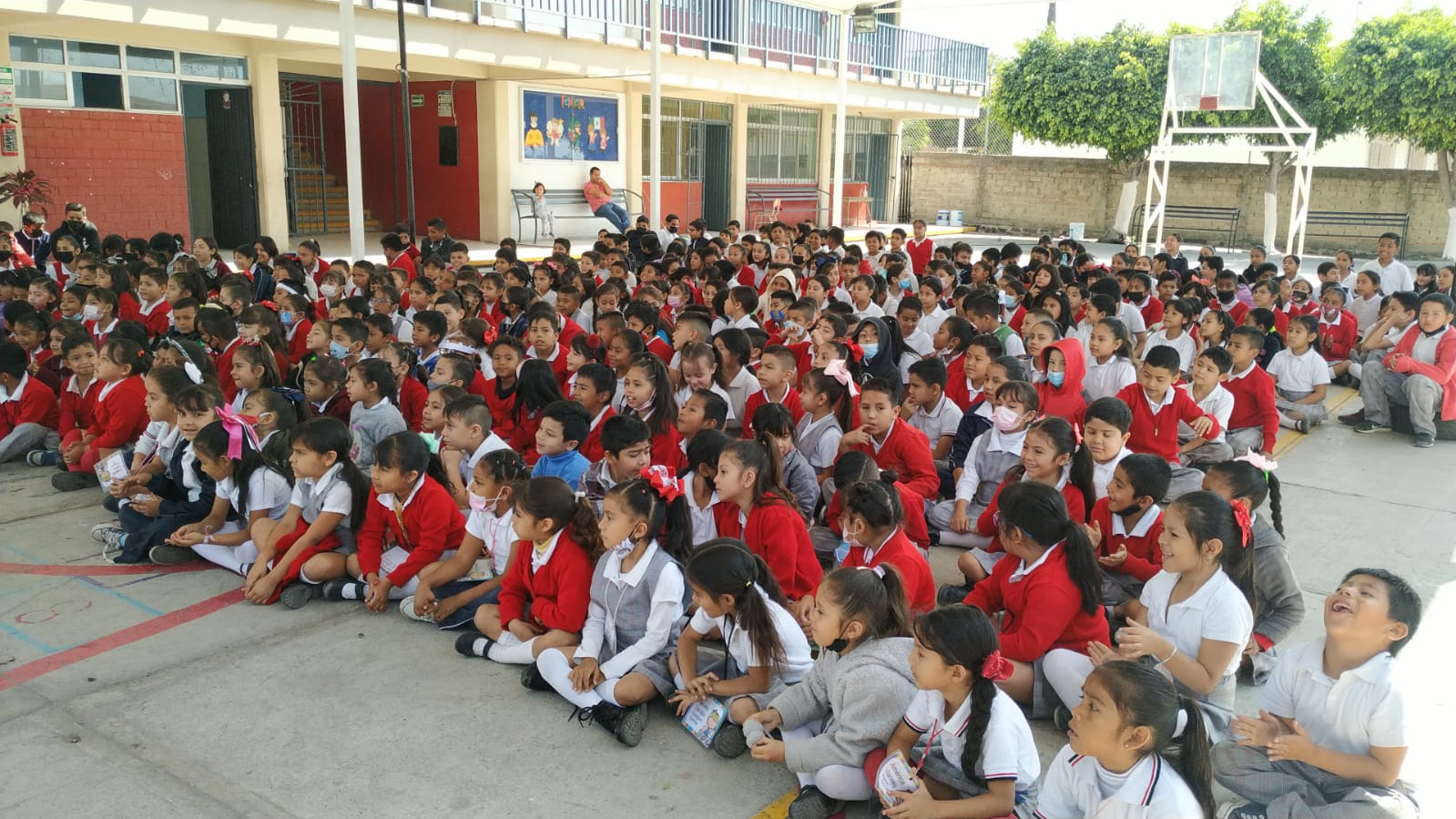 Capacitan a niños de primaria sobre la concientización del cuidado del agua. Capacitan a niños de primaria sobre la concientización del cuidado del agua.